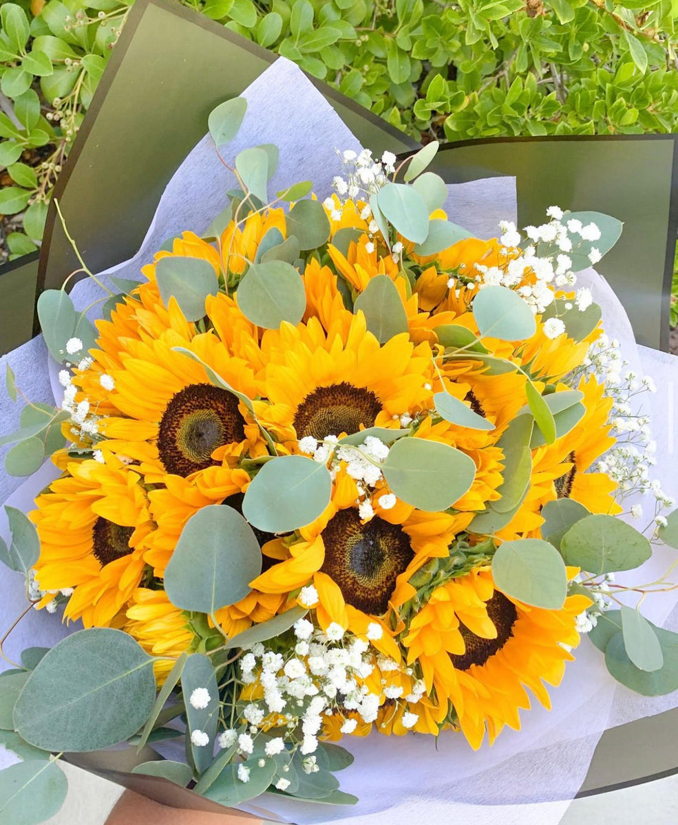 Sunflower & Baby's Breath – Flawless Florals