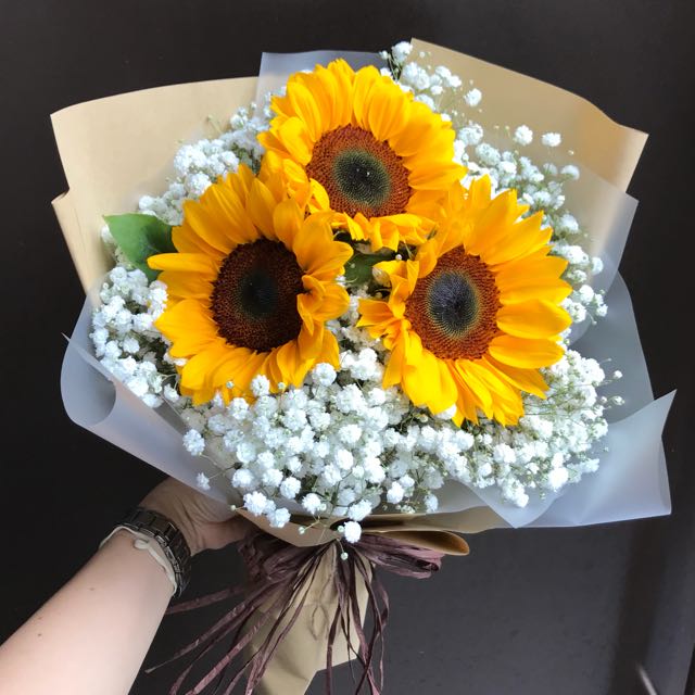 Sunflower & Baby's Breath – Flawless Florals